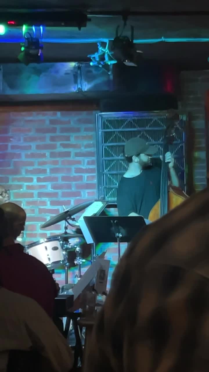 Video review of Wally's Cafe