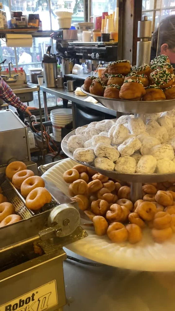 Daily Dozen Doughnut Co.