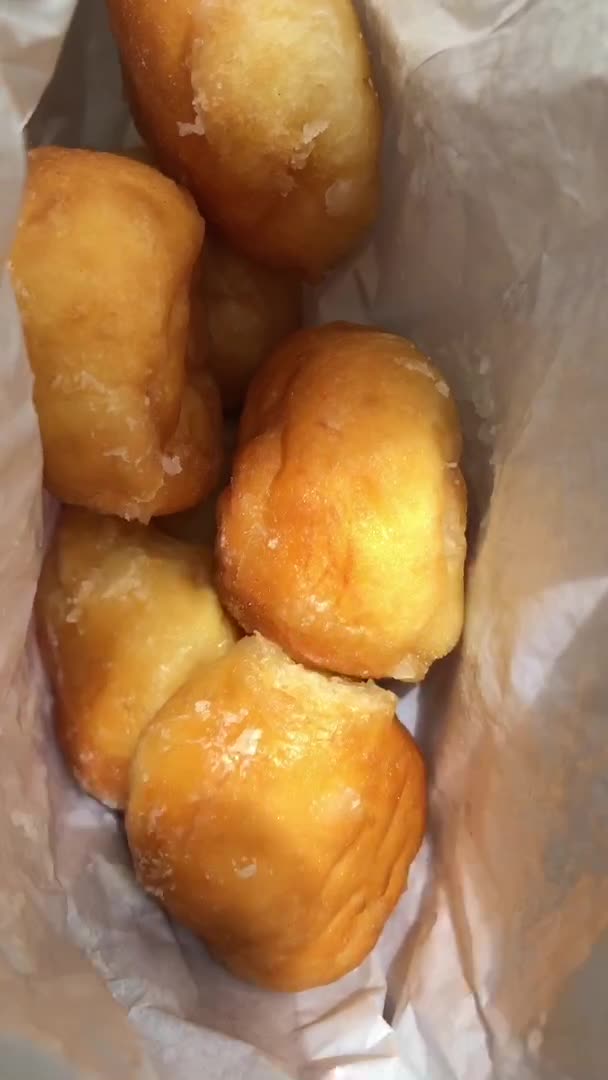 Video review of Glee Donuts & Burgers