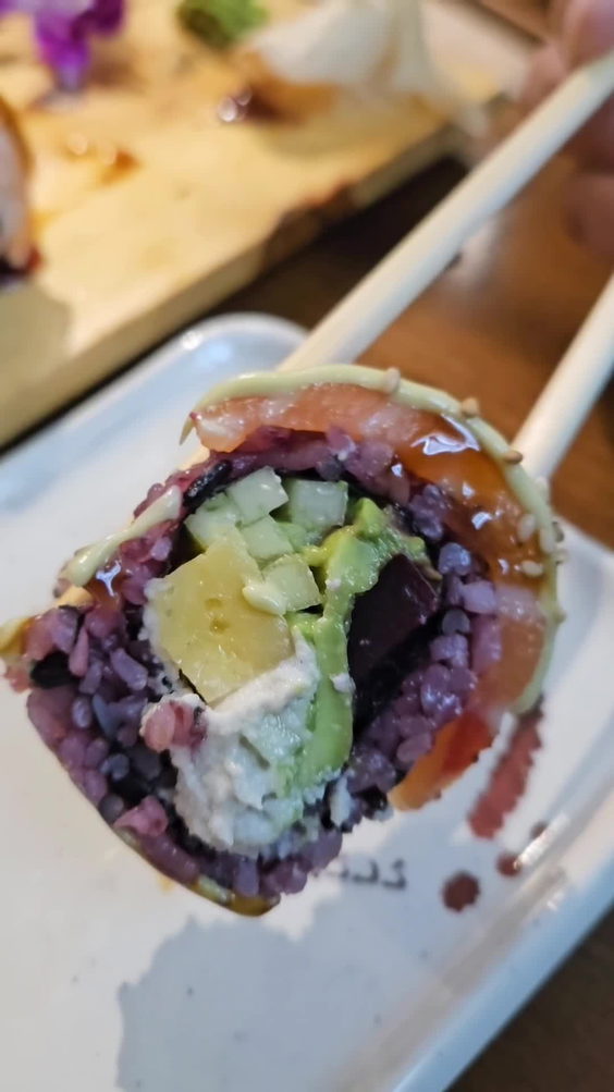 Sakana Sushi & Roll