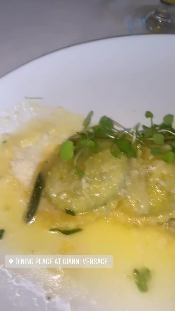 Gianni's At The Former Versace Mansion