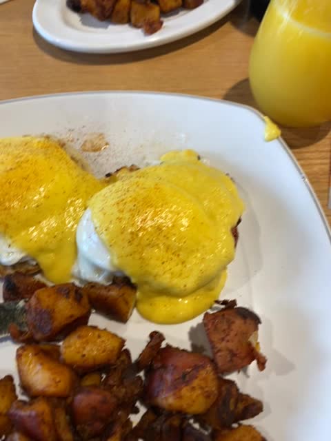 Eggs Up Grill