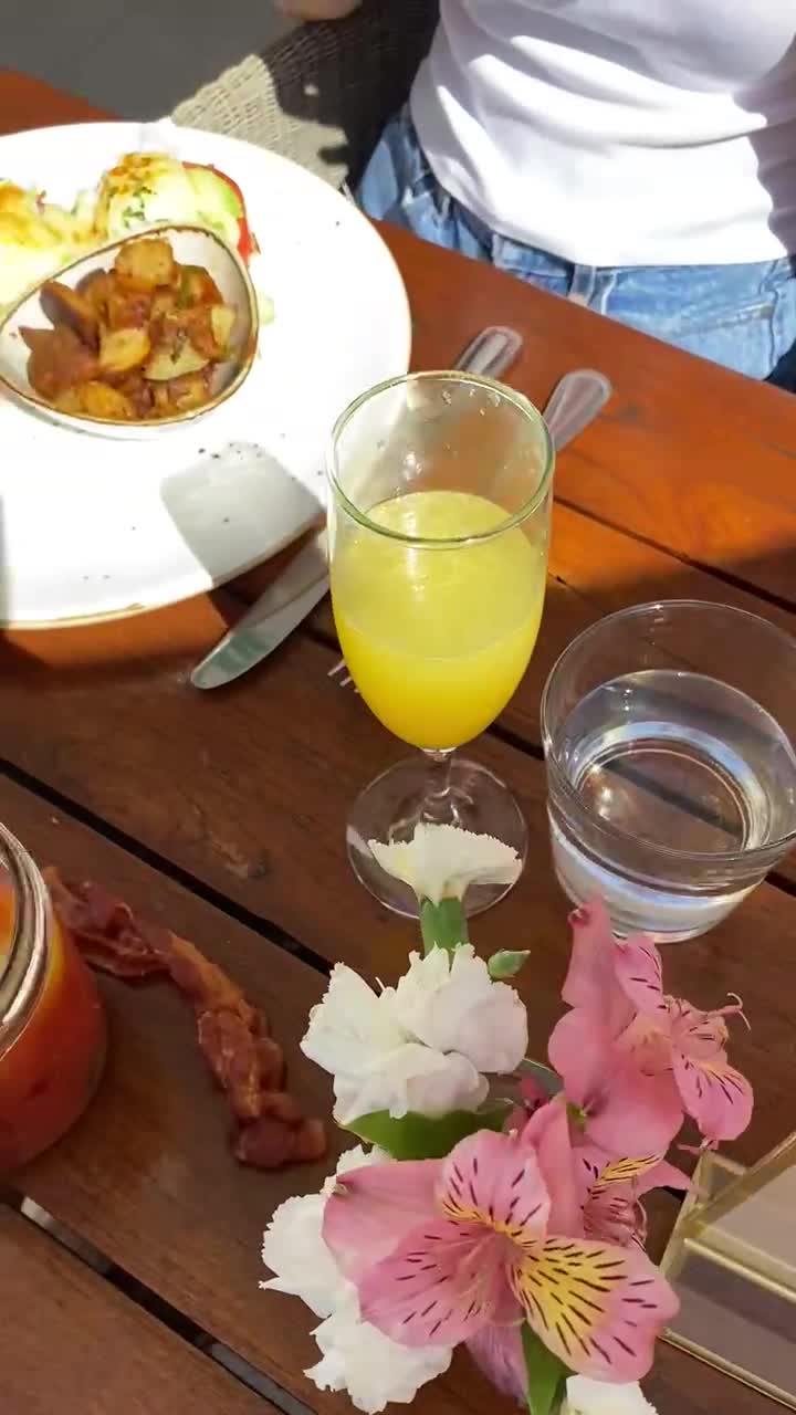 Video review of The Local House