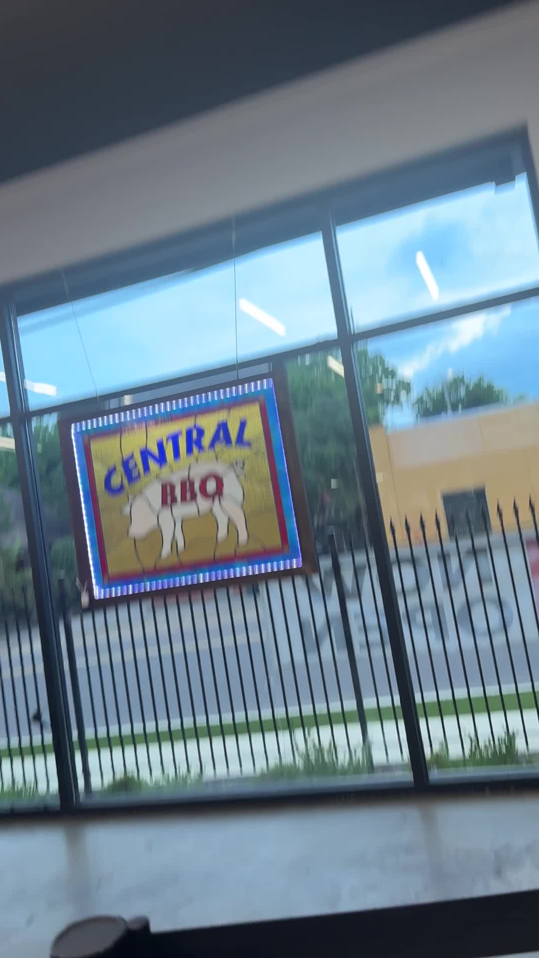 Video review of Central BBQ