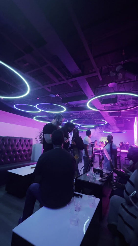 Aura lounge