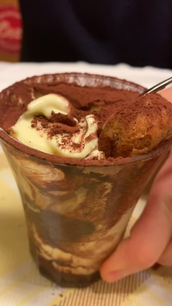 Video review of Flavio al Velavevodetto