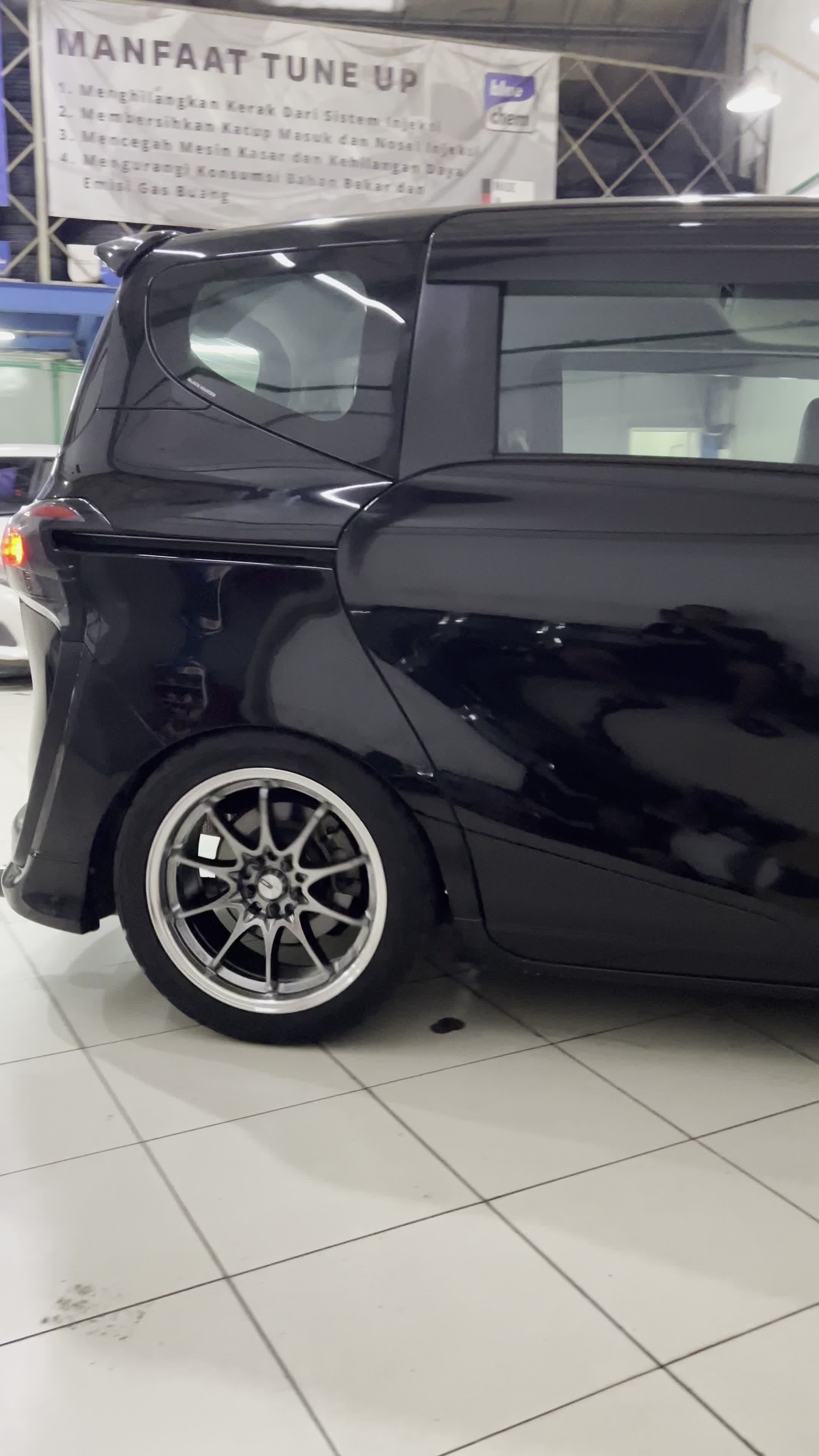 Bundaran alam sutera