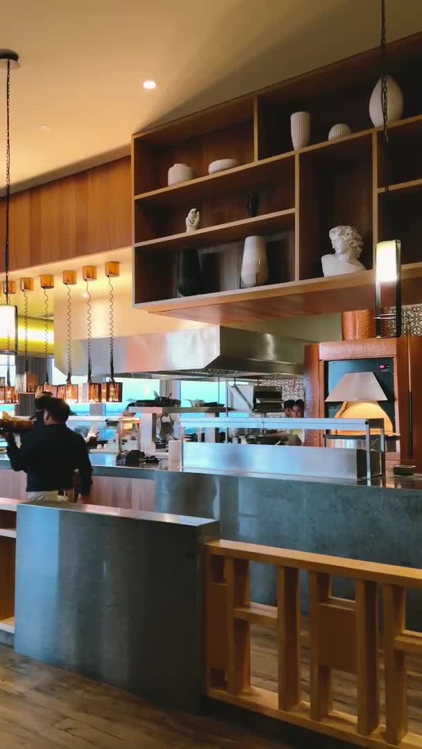Video review of La Luce