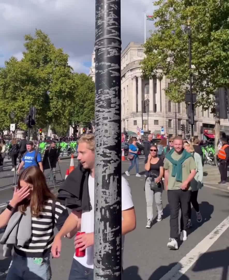 Video review of Trafalgar Square