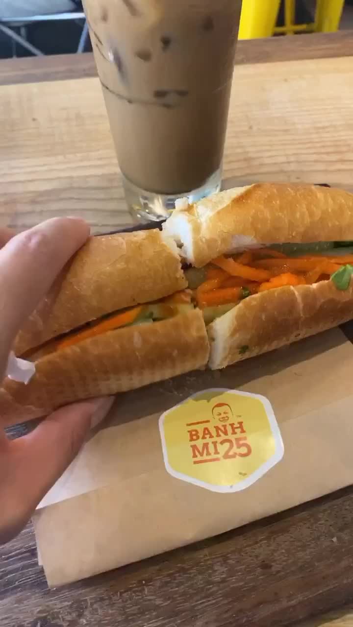 Bánh Mì 25