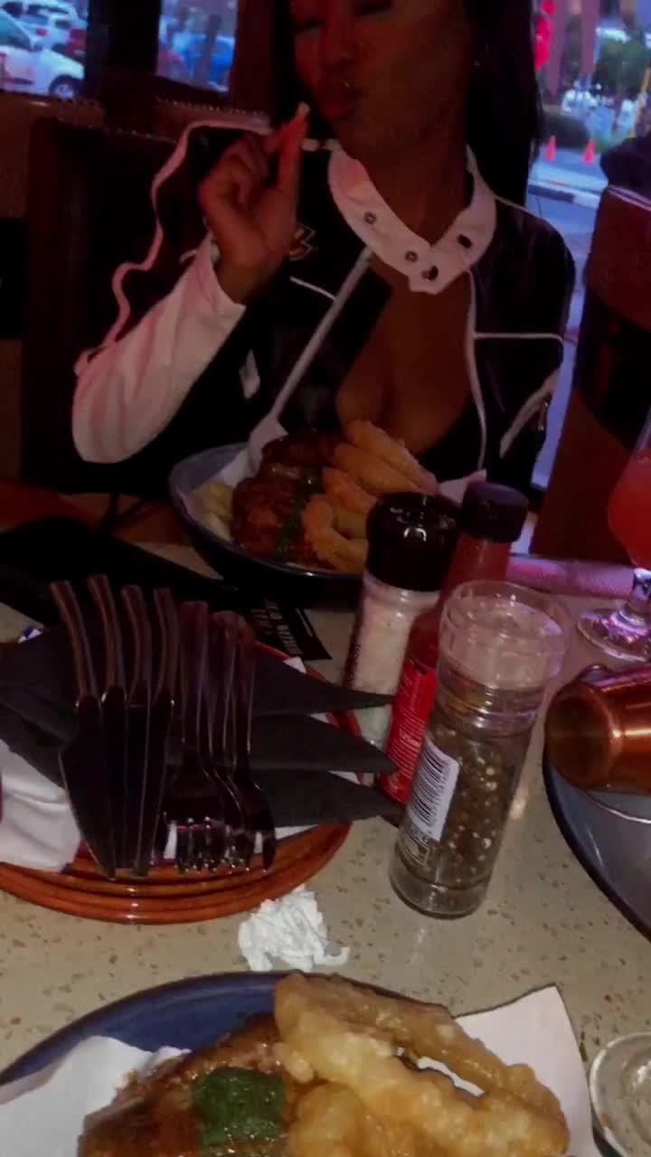 Video review of Cubana