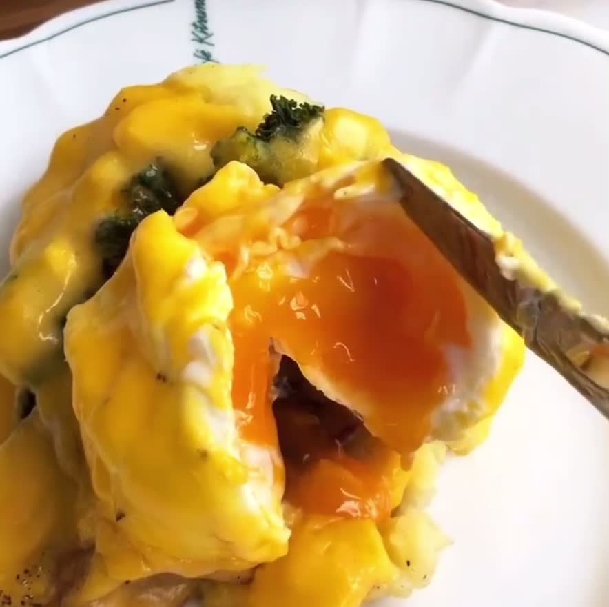 Video review of Café Kitsuné Louvre