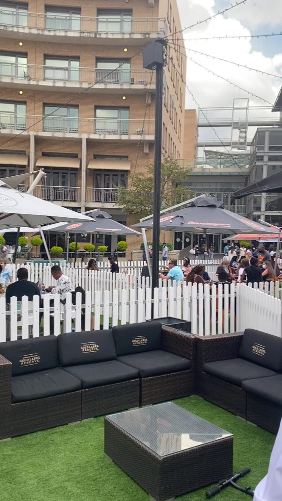 Exclusive Books