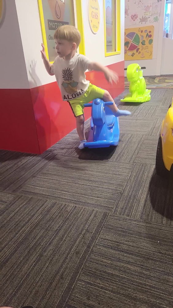 District Eat & Play