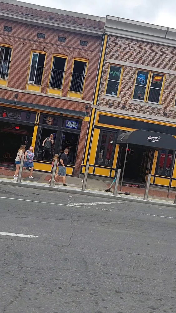 Rippy's Bar & Grill