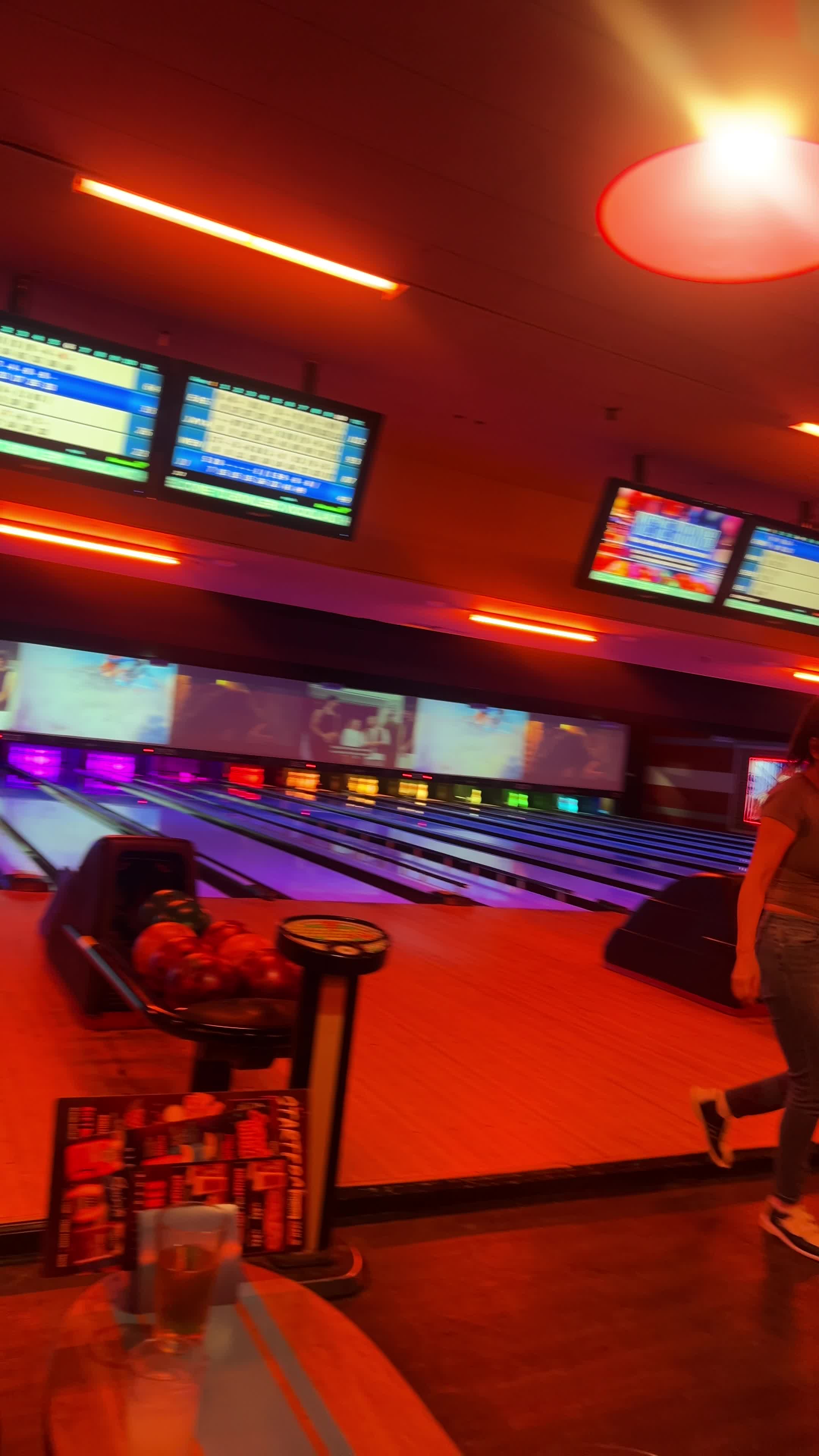 Bowlero Woodland Hills