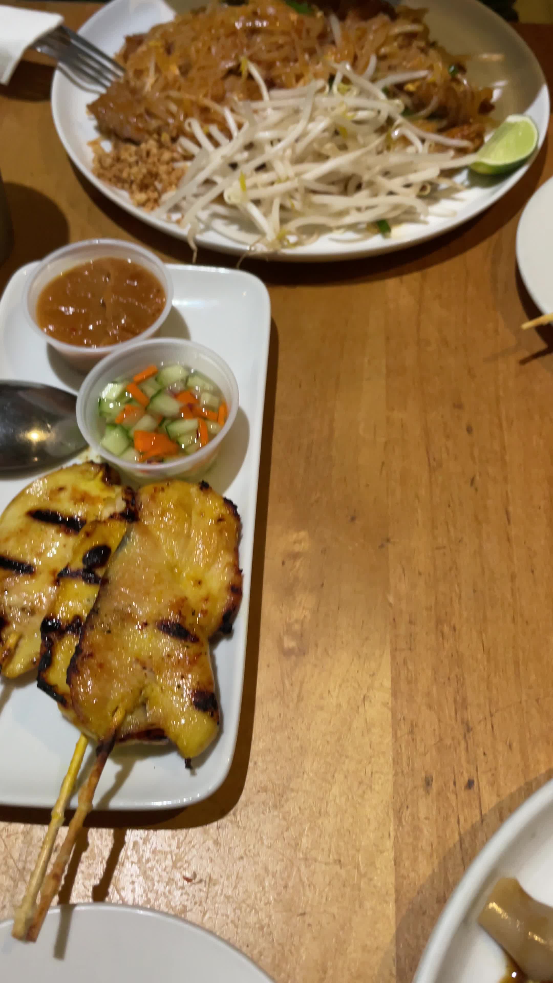 Video review of Thai Canteen