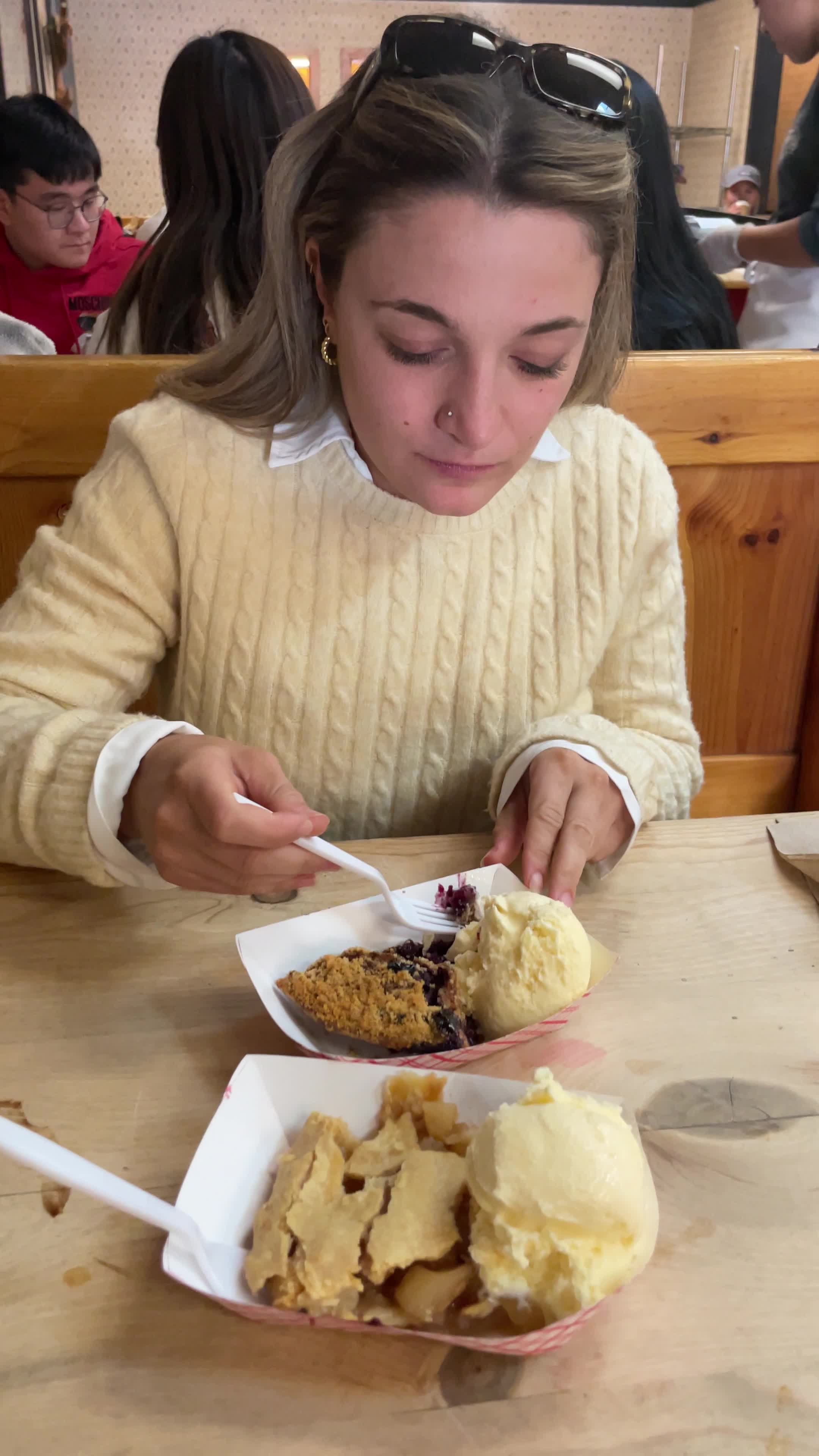 Video review of Mom's Pie House