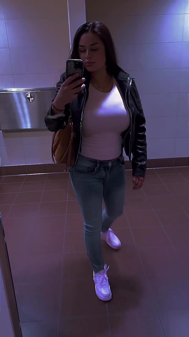 Video review of Galaxy Luxury+ IMAX Sparks