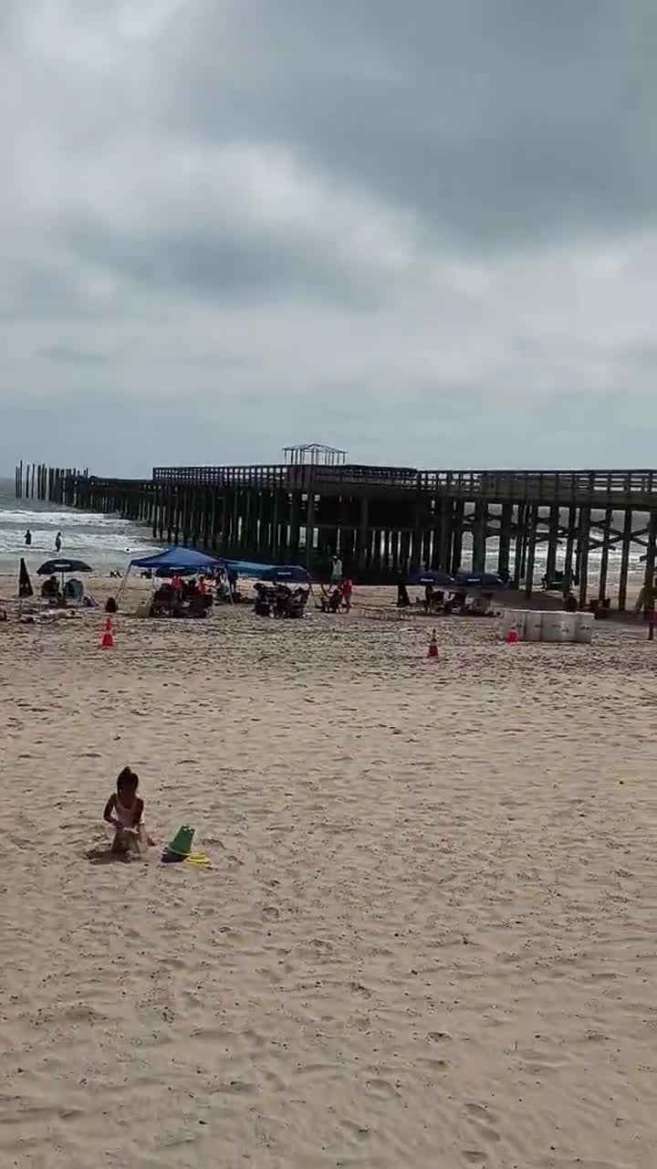 Clayton's Beach Bar And Grill