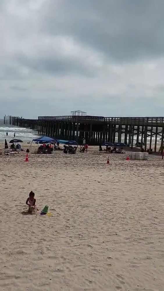 Clayton's Beach Bar And Grill