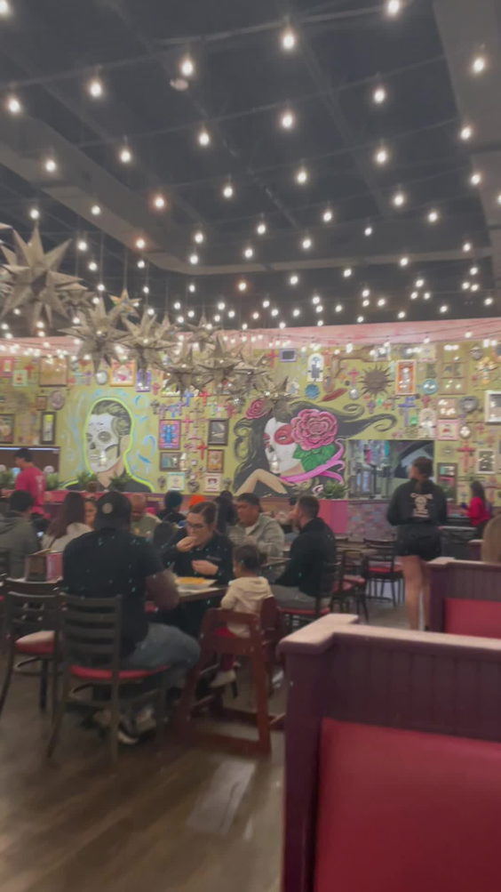 Cantina Louie