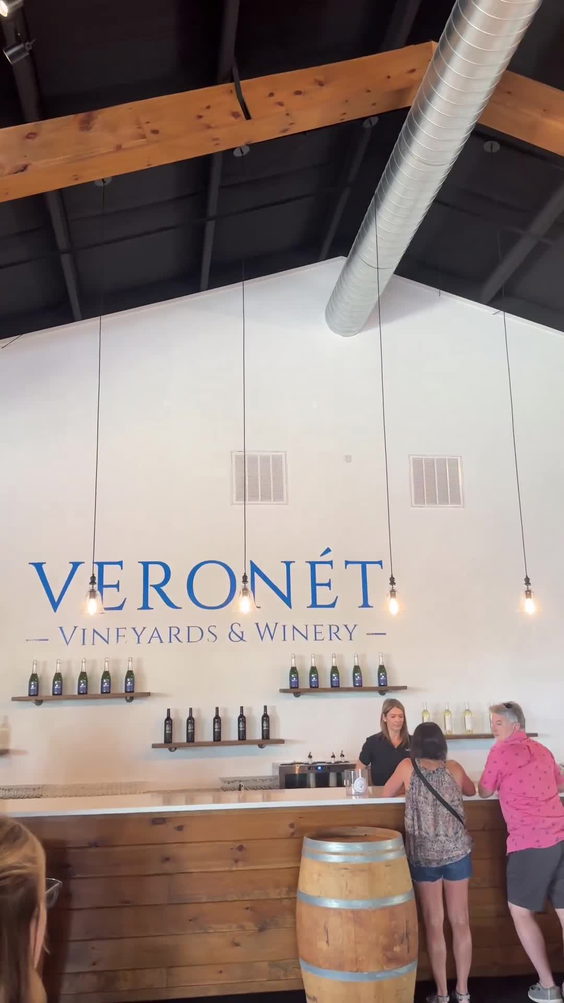 Veronet Vineyards & Wi