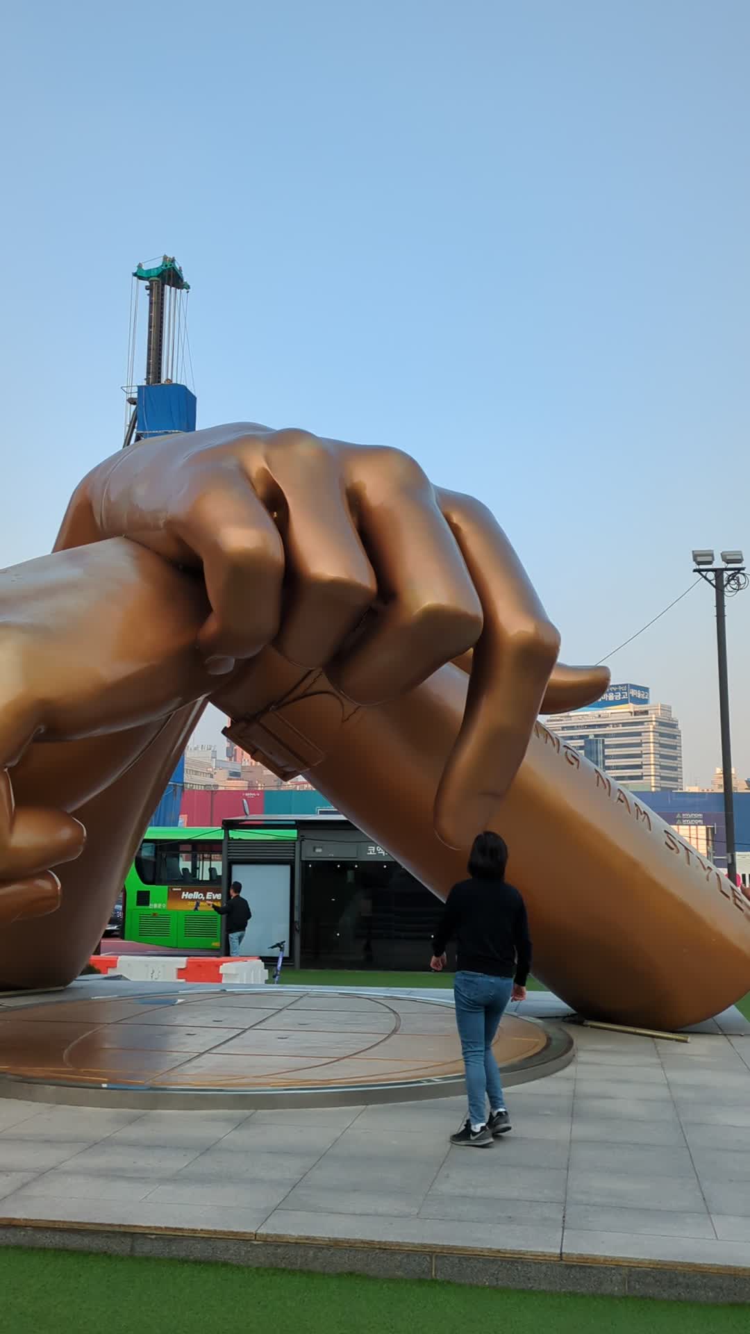 Video review of Gangnam Style Sculpture (강남스타일)