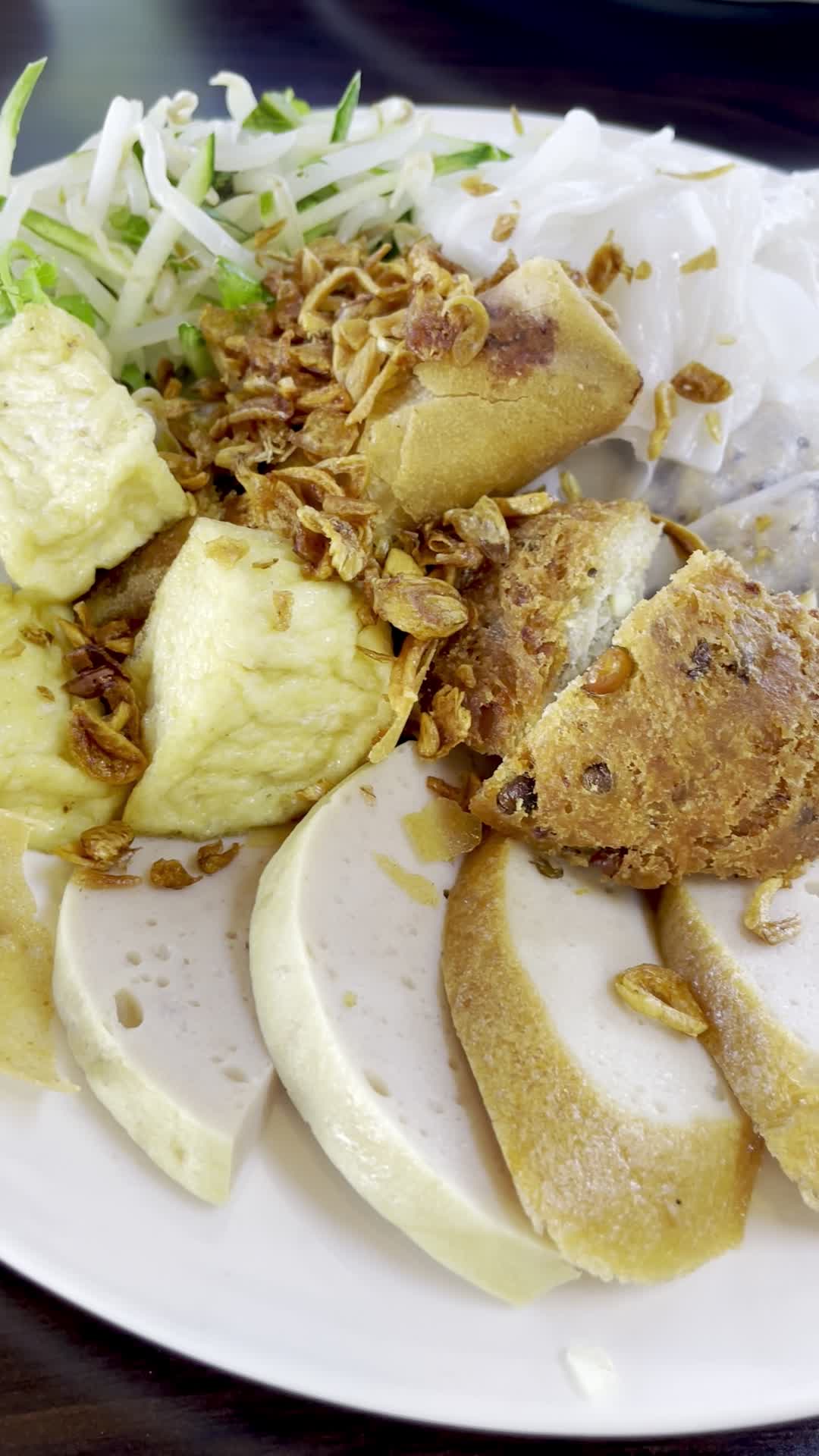Video review of Banh Cuon Luu Luyen