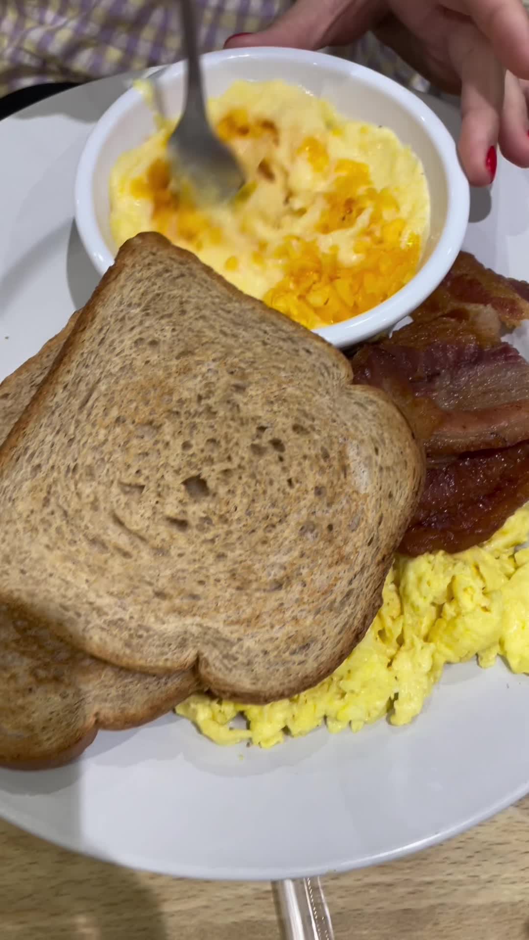 Video review of Green Eggs Café