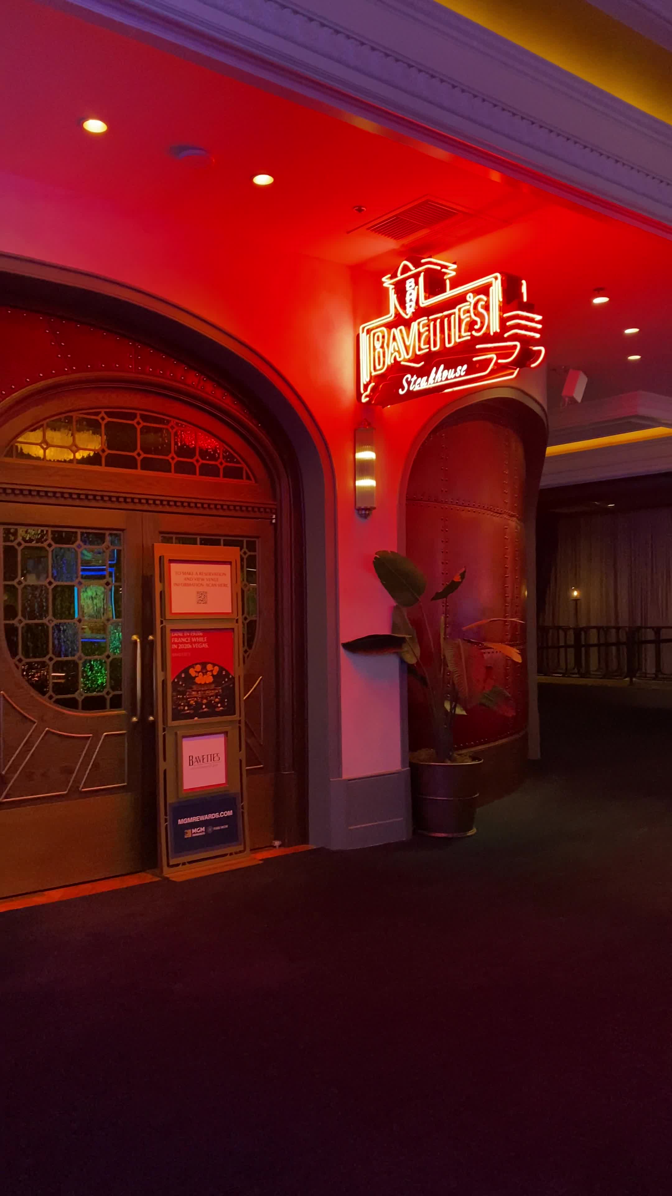 Video review of Bavette's Steakhouse & Bar