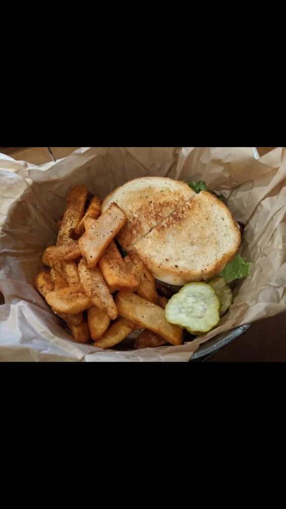 Elgin Public House