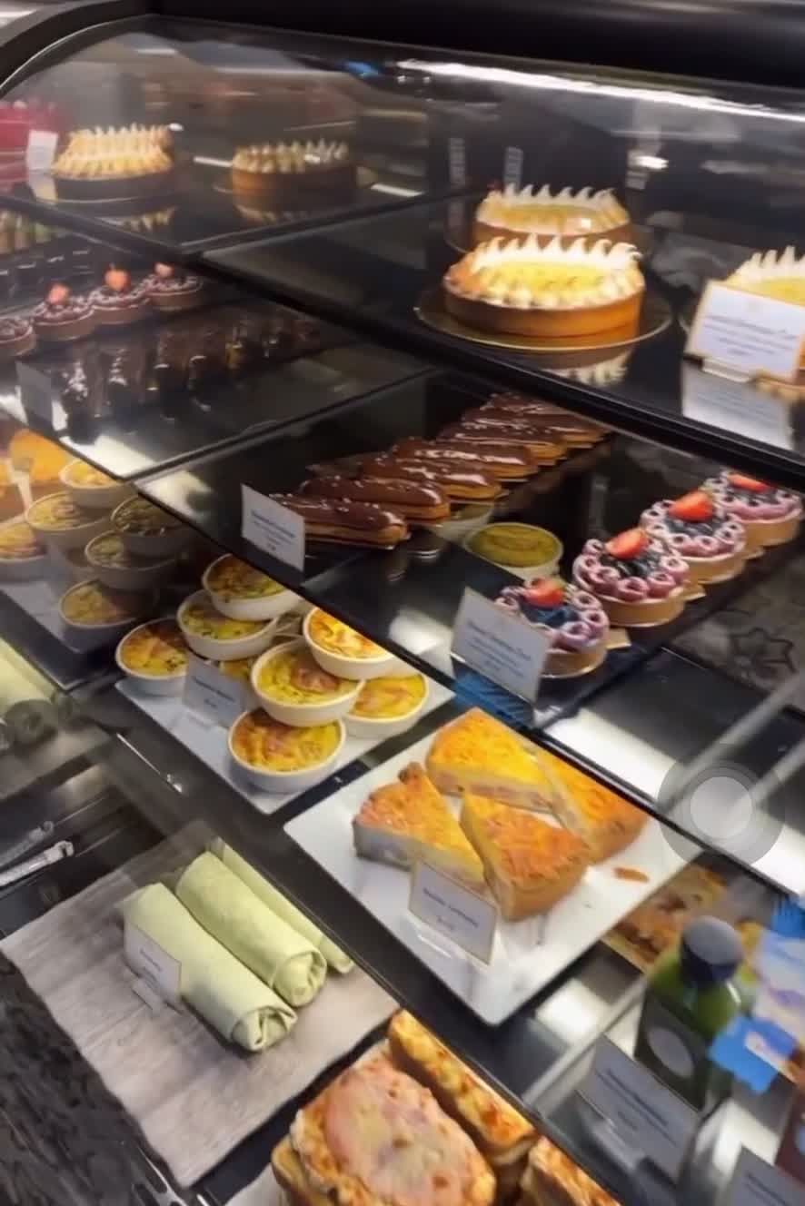 Video review of La Pâtisserie
