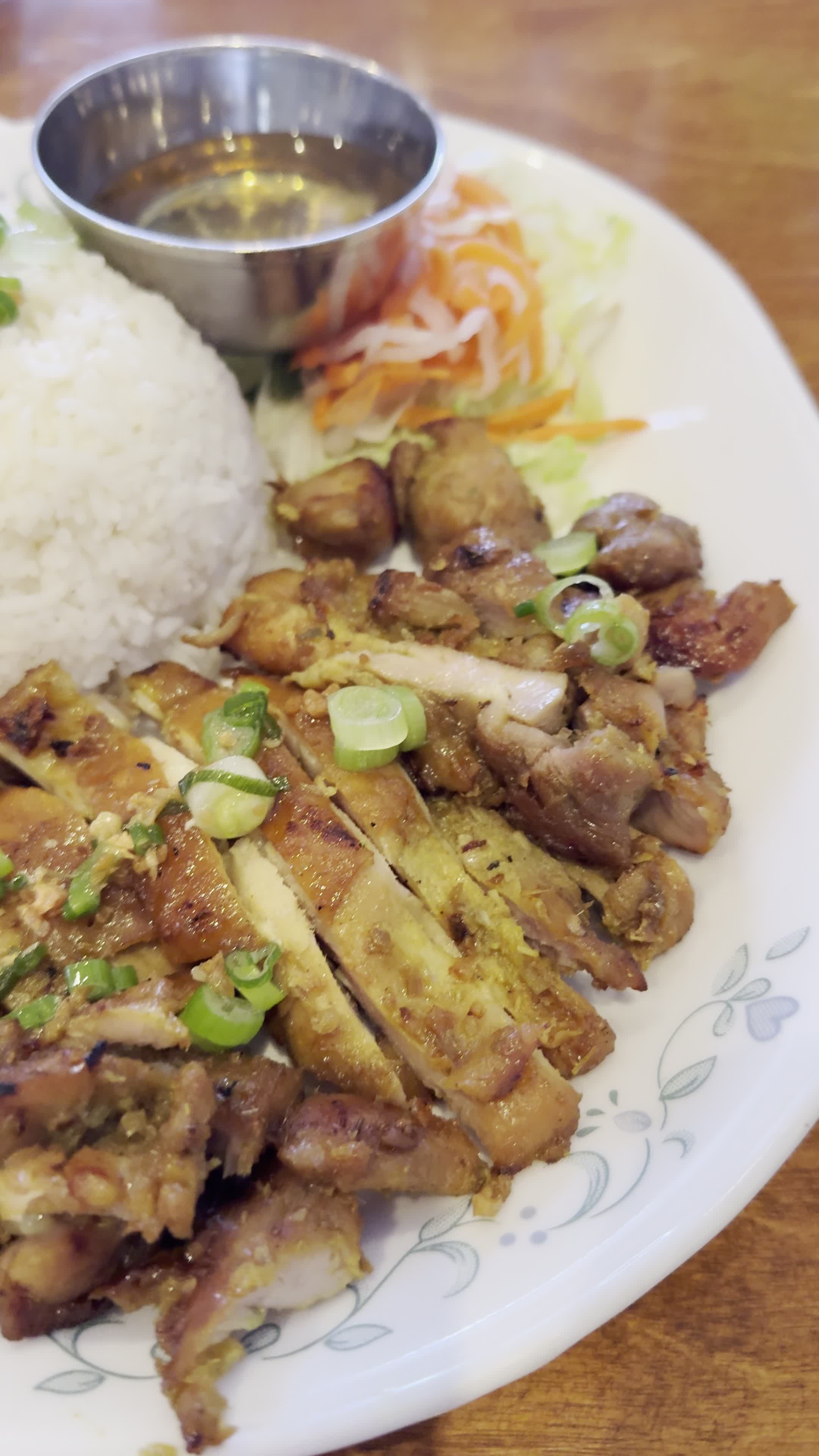 Video review of Pho Hung