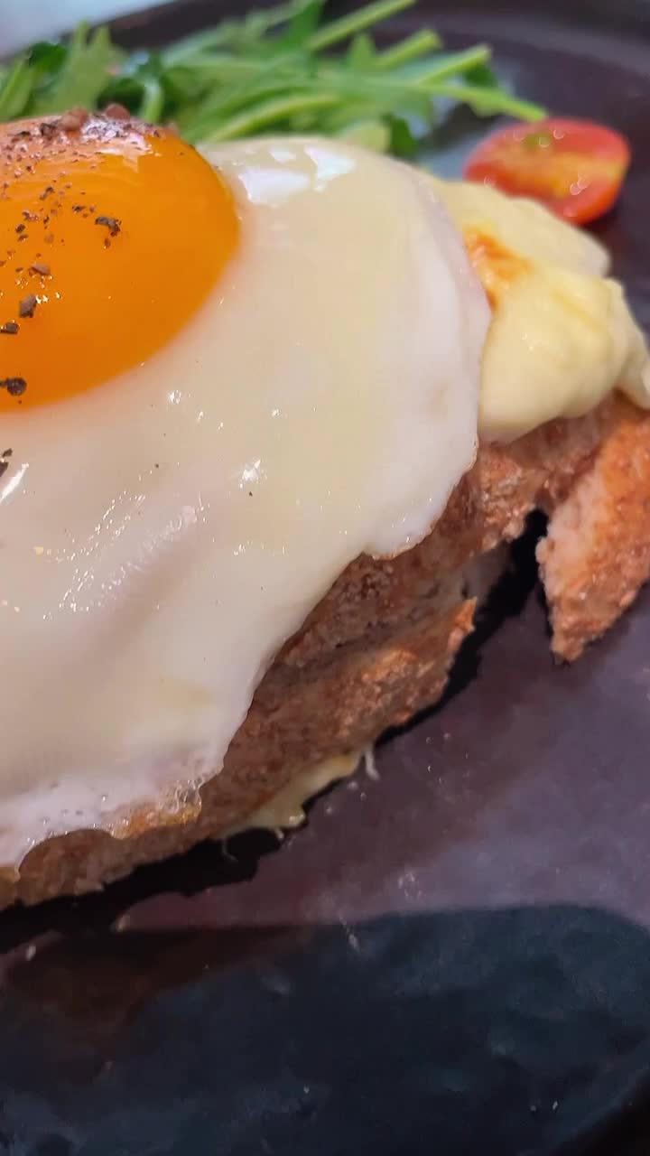 The Replacement - Lodge & Kitchen