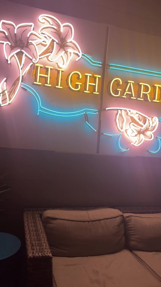 Botanical Lounge