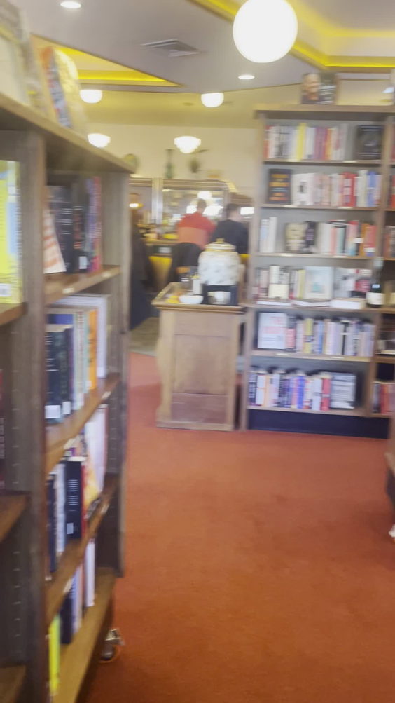 Leopolds Books Bar Caffè