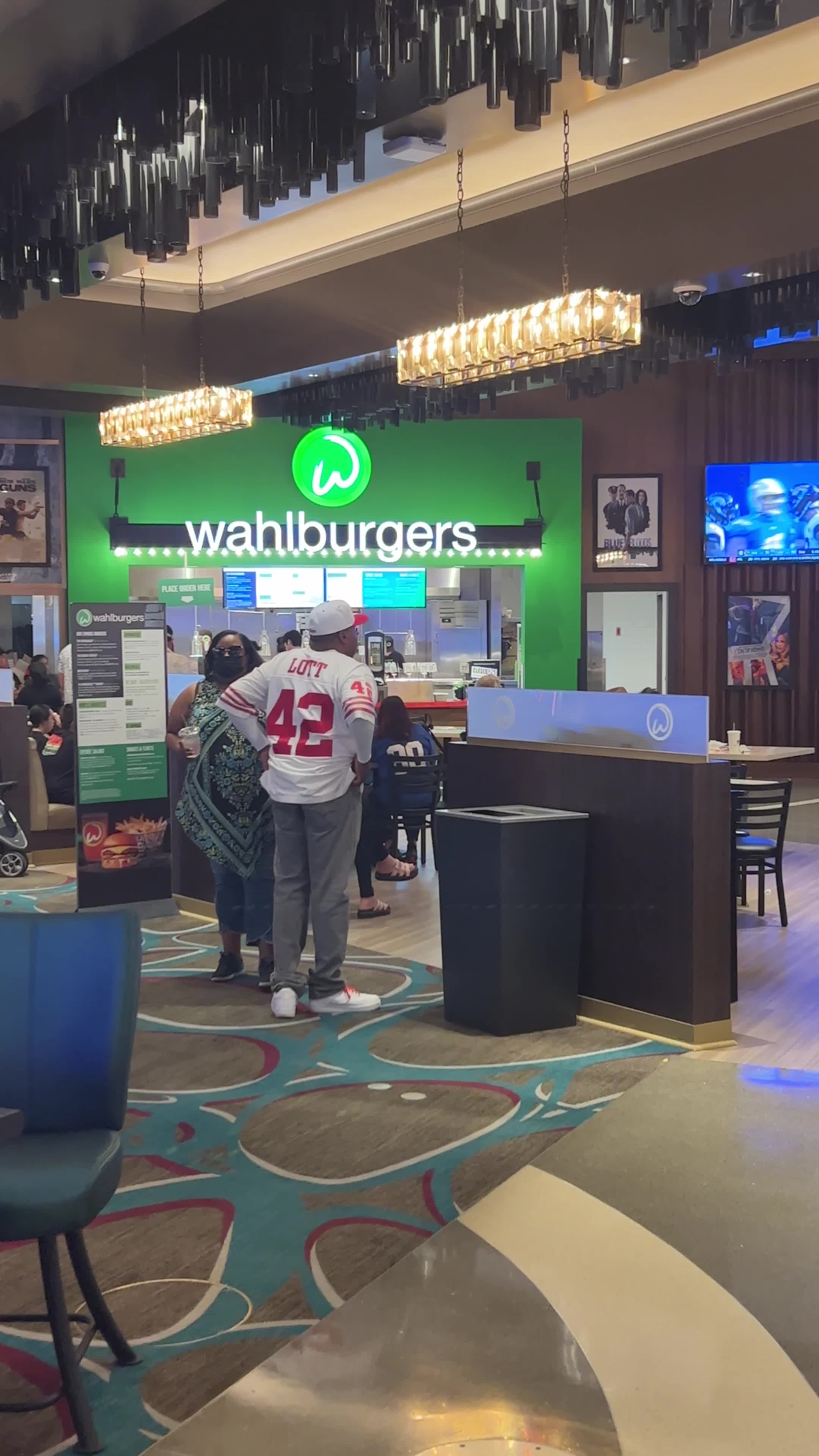Wahlburgers
