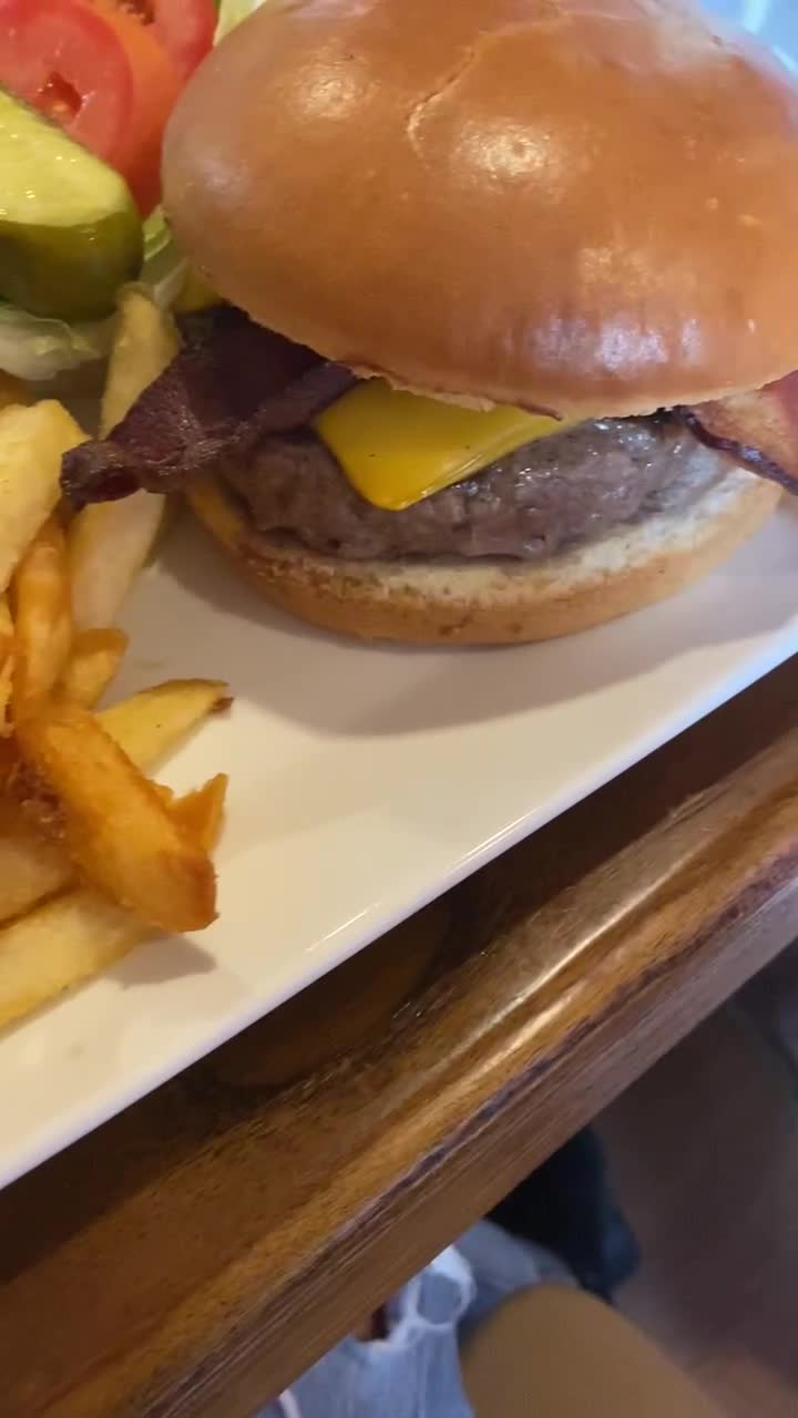 J & R’s Islip Steakhouse