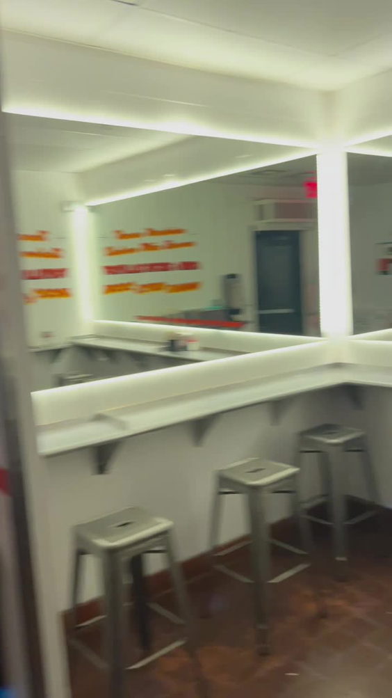 Taqueria 10 De 10 + Rey Rey Bar