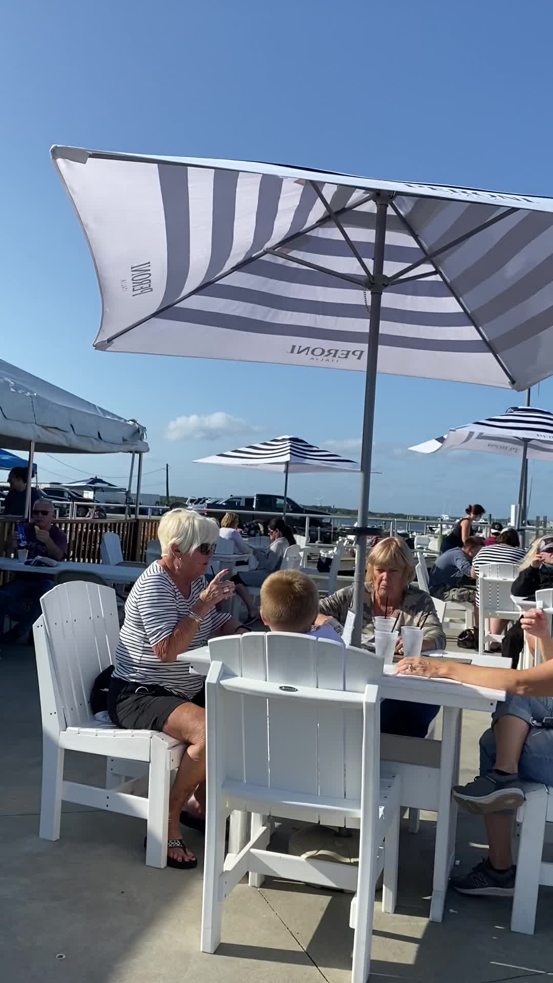 Off the Hook Bar & Grill