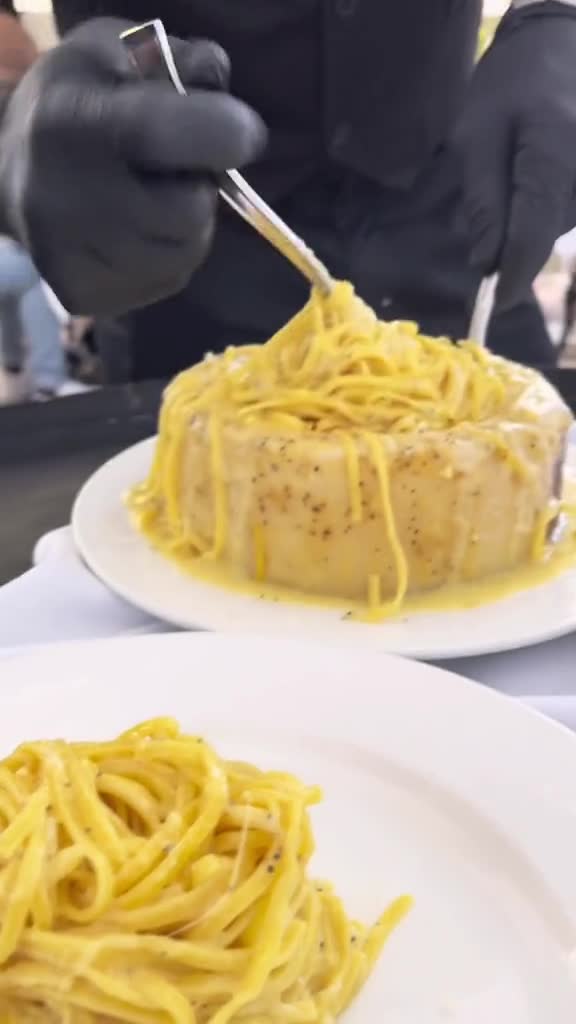 Gianni's At The Former Versace Mansion