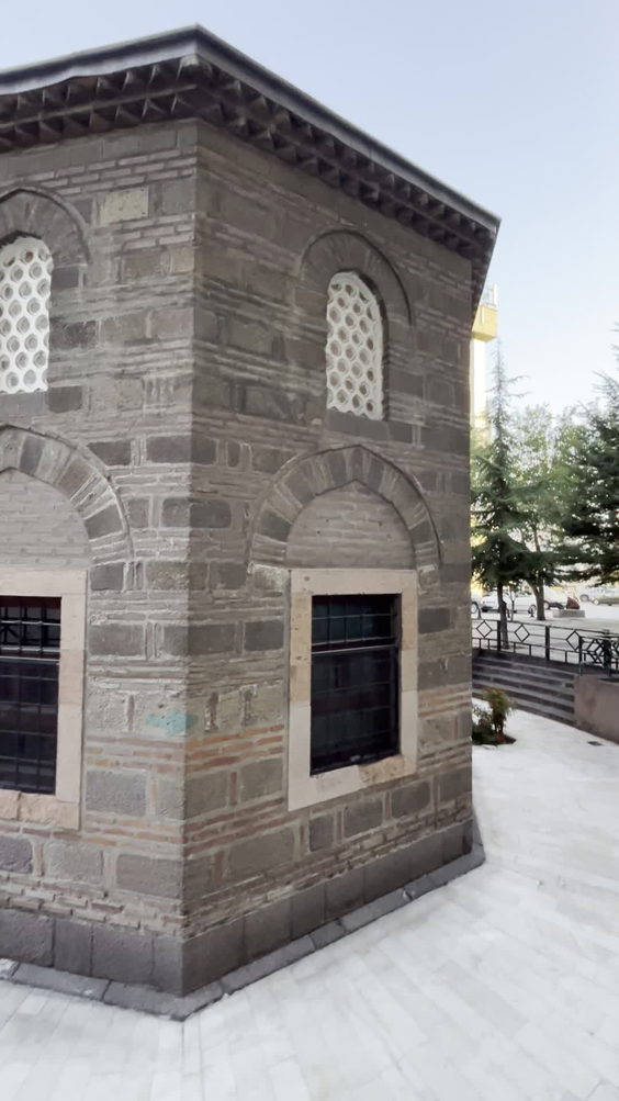 karyağdı türbesi
