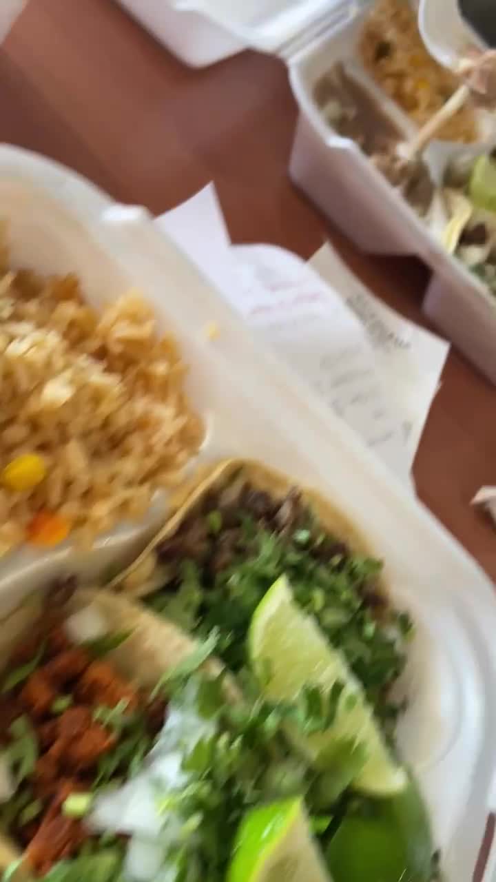 Video review of Tacos La Villa