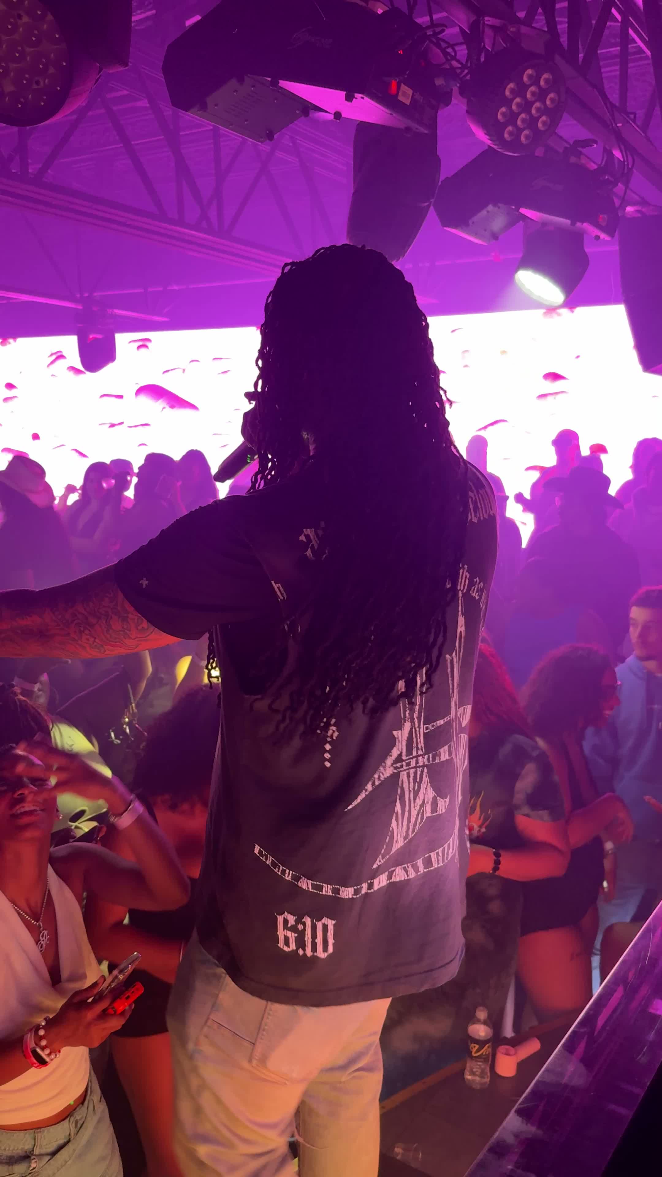 Vibes Bar & Lounge 