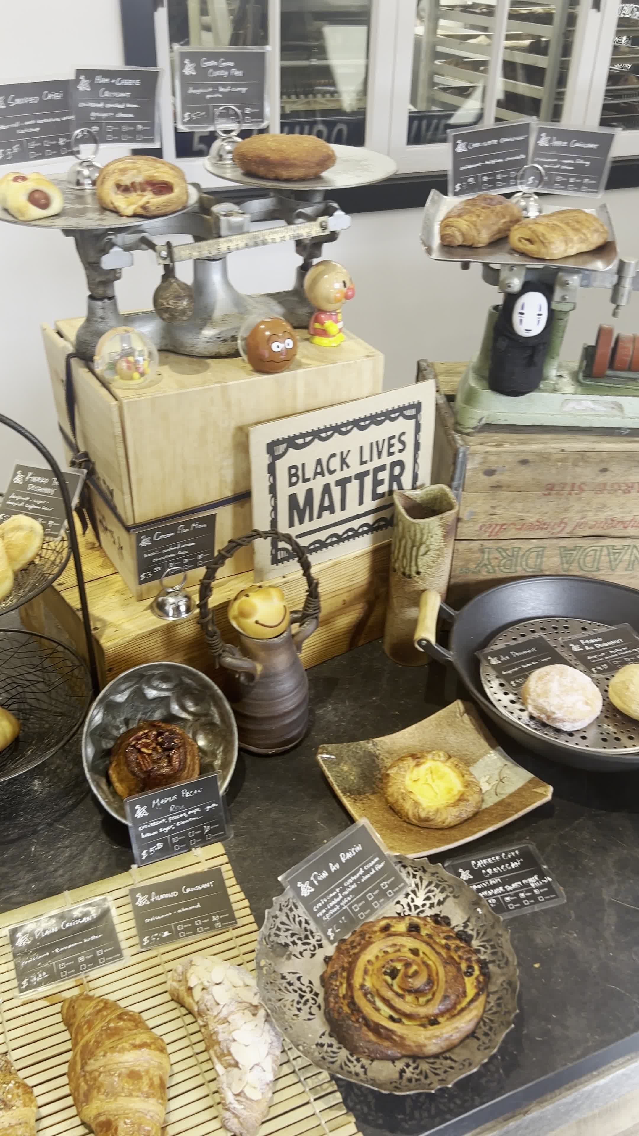 Video review of Japonaise Bakery & Cafe