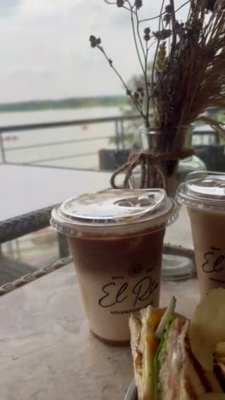 El Rio Adventura Café