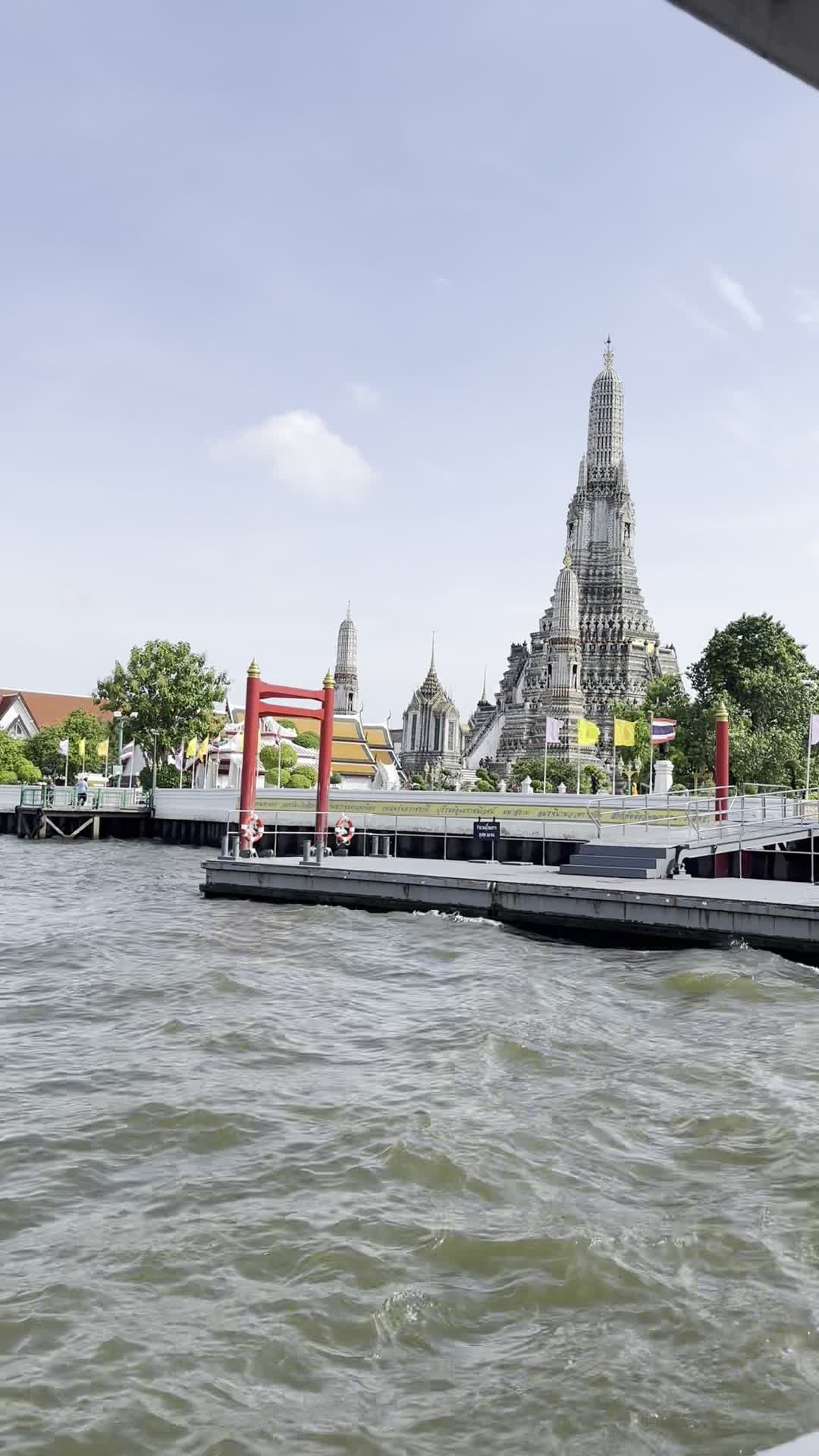 Wat Arun Cross River Ferry Pier (ท่าเรือข้ามฟากวัดอรุณ)