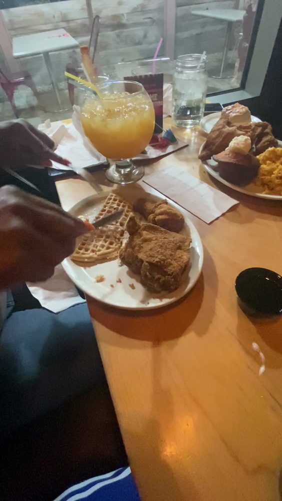 Lo-Lo's Chicken & Waffles