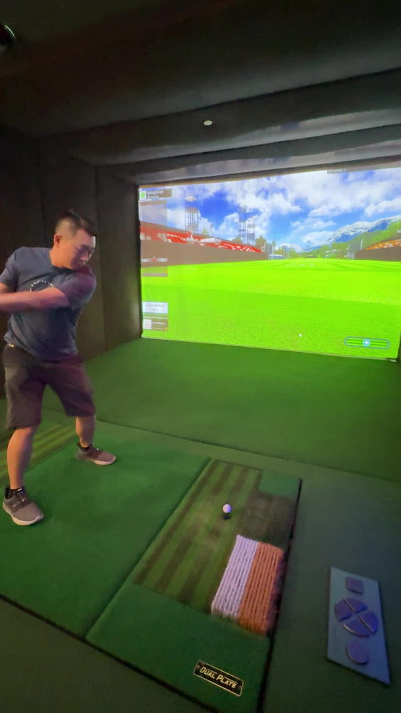 J bar & golf lounge